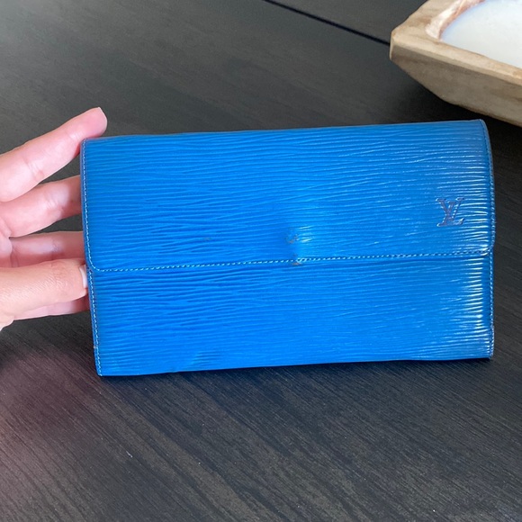 Blue Louis Vuitton Epi wallet - Picture 3 of 9